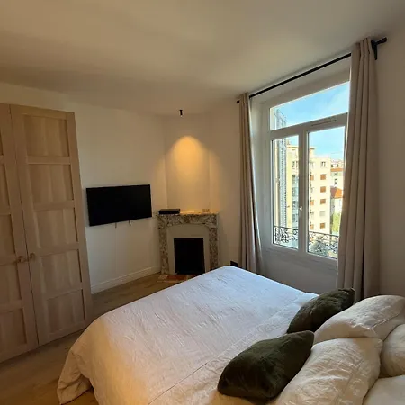 Renovated Two-bedroom In Center Of - Station And Nearby דירה *