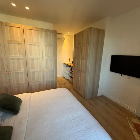 Renovated Two-bedroom In Center Of - Station And Nearby דירה