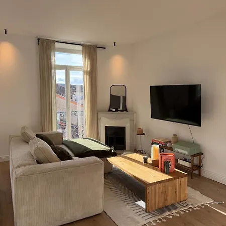 Renovated Two-bedroom In Center Of - Station And Nearby *