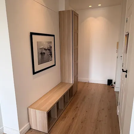 Renovated Two-bedroom In Center Of - Station And Nearby
